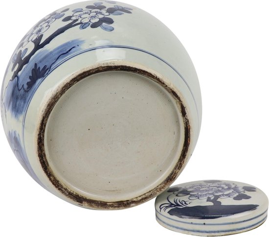 Onderkant van een blauw-witte gemberpot met los deksel, decoratie bloem. Van Fine Asianliving.