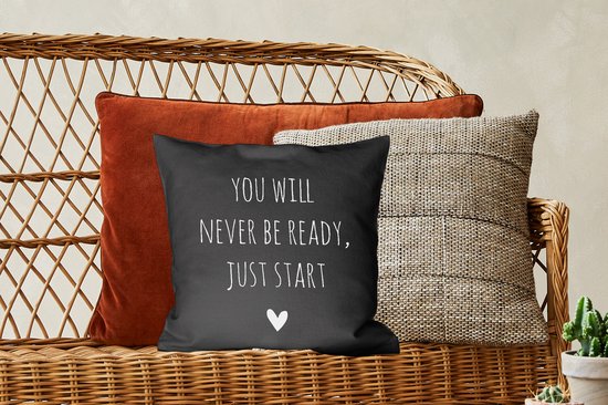 Sierkussen - Citation en anglais Vous ne serez jamais prêt, commencez simplement par un coeur sur un fond noir
