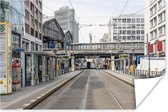 Rustige trambaan in Berlijn Poster 90x60 cm - Foto print op Poster (wanddecoratie woonkamer / slaapkamer)