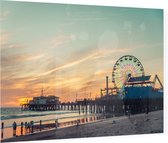 Santa Monica pier bij zonsondergang in Los Angeles - Foto op Plexiglas - 90 x 60 cm