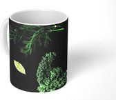 Mok - Specerijen en kruiden op zwarte achtergrond - 350 ML - Beker