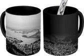 Magische Mok - Foto op Warmte Mok - Roze zonsondergang Rio de Janeiro - zwart wit - 350 ML