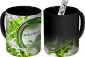 Magische Mok - Foto op Warmte Mok - Verse rucola groeiend in een tuin - 350 ML