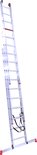 Lichtgewicht aluminium reformladder met rode doppen, uitgeschoven tot 6.65m.