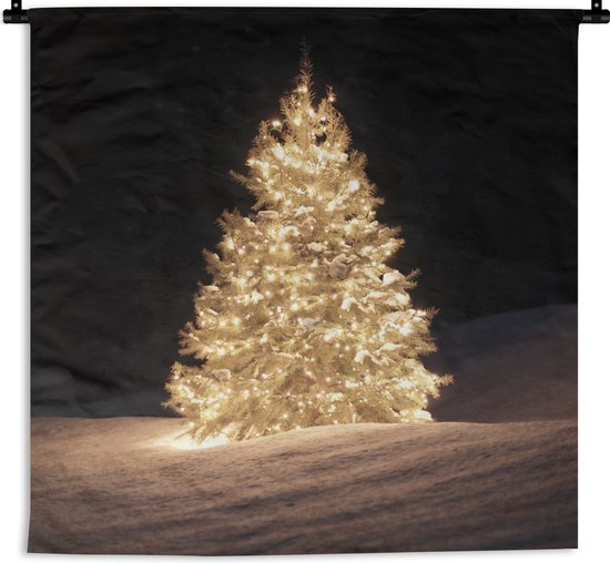 Wandkleed - Wanddoek - Een verlichtte kerstboom tijdens de nacht - 60x60 cm - Wandtapijt