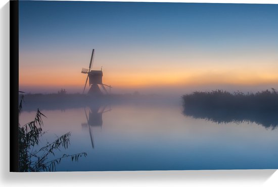 Canvas - Mist Hangend boven het Water bij Windmolen - 60x40 cm Foto op Canvas Schilderij (Wanddecoratie op Canvas)