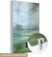 Glasschilderij - Boot - Water - Wolken - Turquoise - Foto op glas - 80x120 cm - Schilderij glas - Woondecoratie