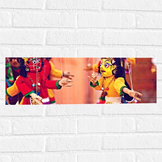 Muursticker - Rode en Gele Marionette Poppen met Maskers - 60x20 cm Foto op Muursticker