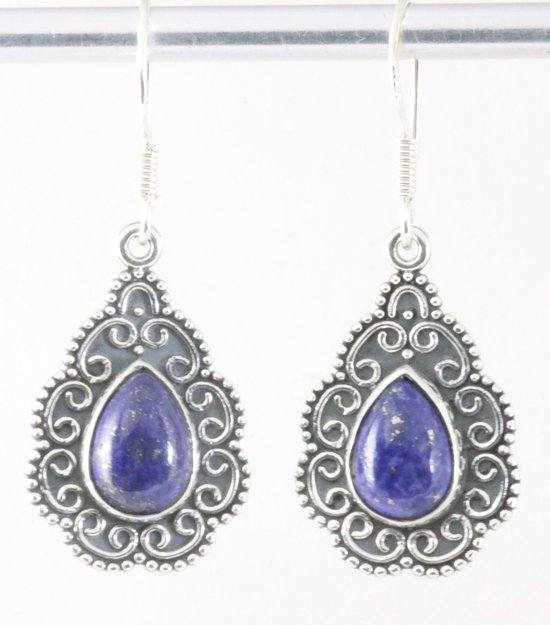 Bewerkte zilveren oorbellen met lapis lazuli