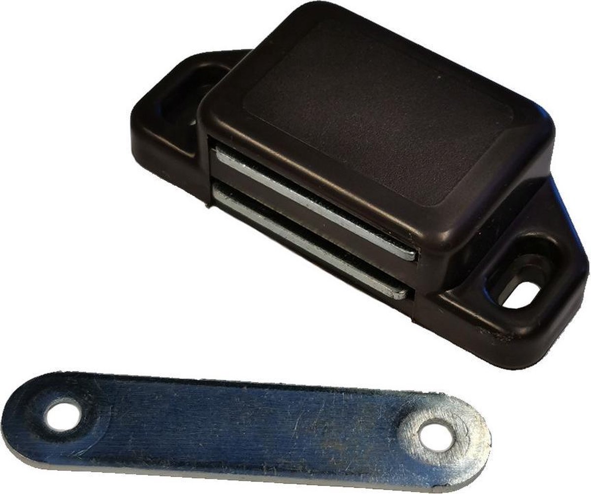2x stuks magneetsnapper / magneetsnappers met metalen sluitplaat 6 x 5,4 x 2,6 cm - bruin - deurstoppers / deurvastzetters / magneetbevestiging