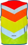 Achterkant van een WOWOW veiligheidshesje: chevron-patroon in oranje, geel, groen met reflecterende banen. WOWOW-logo op de rug.
