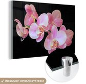MuchoWow® Glasschilderij 90x60 cm - Schilderij acrylglas - Een close up van roze orchideeën op een zwarte achtergrond - Foto op glas - Schilderijen