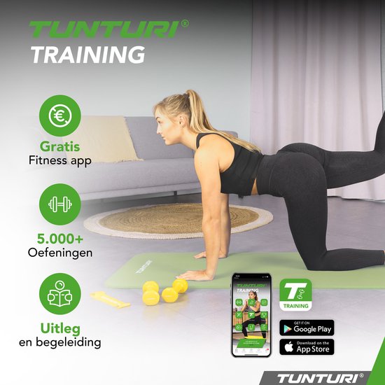 Vrouw traint op een lichtgroene Tunturi mat in woonkamer. Met gratis Tunturi training app, 5000+ oefeningen, uitleg.
