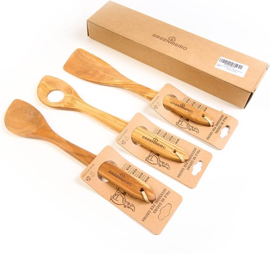 Keukengerei set gemaakt van hout met houder