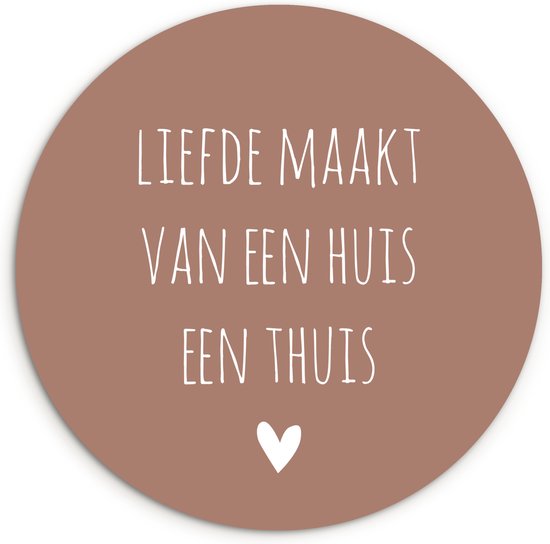 Ronde muurcirkel met de tekst 'Liefde maakt van een huis een thuis' en een wit hartje.