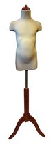 6 -9  jaar beige paspop met donker bruine driepoot