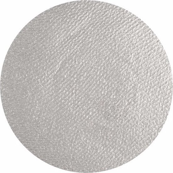 Een rond, zilverkleurig product met een subtiele textuur. Het lijkt op een compact poeder of oogschaduw.
