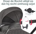 Grijze kinderwagen met witte rakketvormige Rockit babyrocker en zwarte houder, 'Draai de Rockit altijd zo dat hij recht omhoog wijst'.