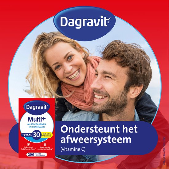 Vrolijk stel met Dagravit Multi+ verpakking. Tekst 'Ondersteunt het afweersysteem'.
