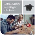 Man en vrouw monteren de KCD4 schakelaar. Text met 'Betrouwbaar en veiliger schakelen'.