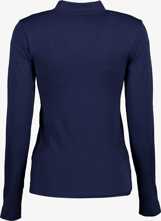 Achterkant van het donkerblauwe Kjelvik thermoshirt met lange mouwen en hoge hals.
