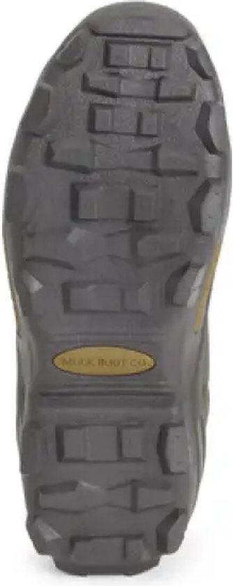 Zool van een donkerbruine Muck Boot laars met profiel.