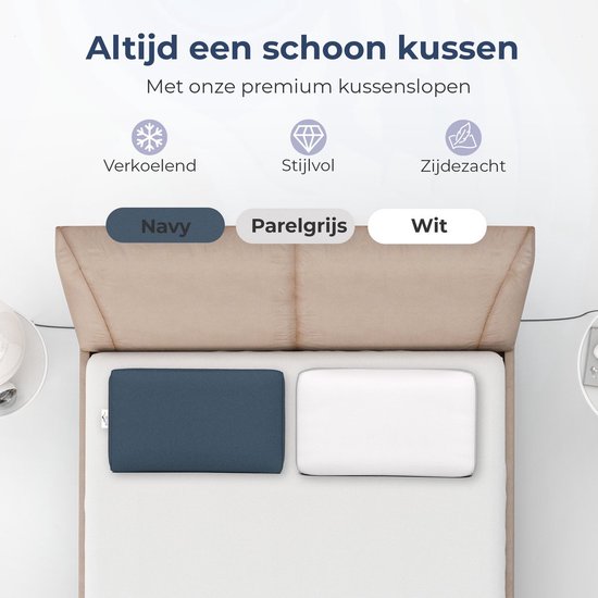 Twee kussens op een bed: een navy blauw kussen en een wit kussen. Met iconen voor verkoelend, stijlvol en zijdezacht.