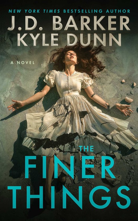 Een vrouw in een beige jurk met plooien ligt op de grond, gebroken met stenen. Titel: The Finer Things.