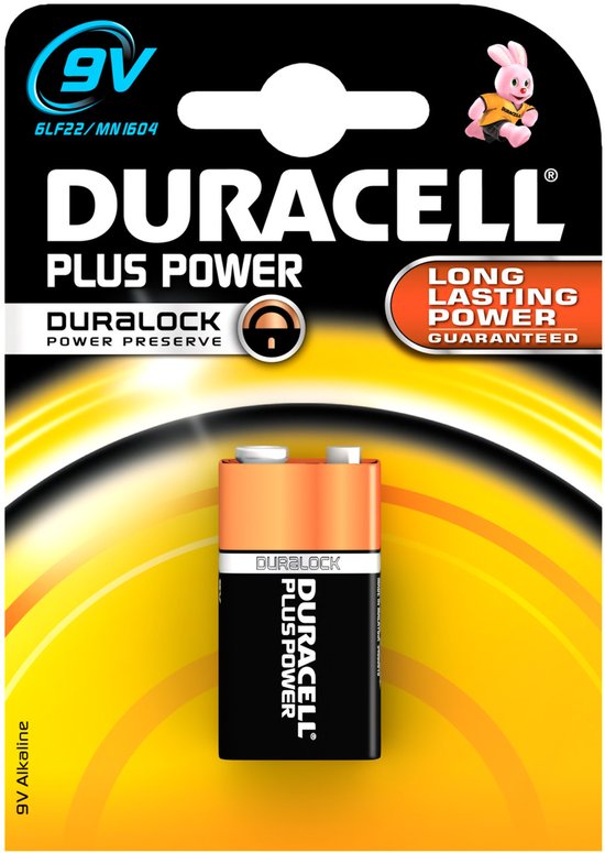 Duracell Plus Power 9V batterij in verpakking, met afbeelding van roze konijn en "Long Lasting Power Guaranteed" tekst.