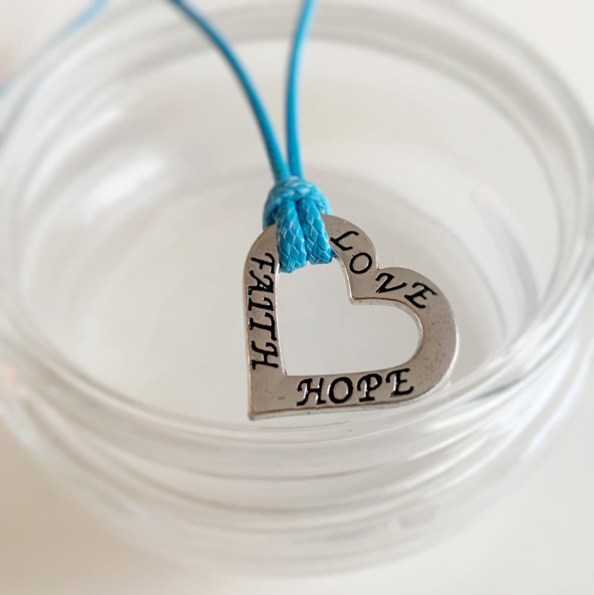 SportPresent® - Ketting - Live Love Laugh - Blauw - Valentijn - Liefde - Love - Kleur - Hart - Valentijnsdag - Harten - Sieraden