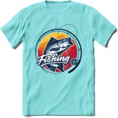 Fishing - Vissen T-Shirt | Grappig Verjaardag Vis Hobby Cadeau Shirt | Dames - Heren - Unisex | Tshirt Hengelsport Kleding Kado - Licht Blauw - M