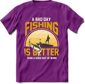 A Bad Day Fishing - Vissen T-Shirt | Geel | Grappig Verjaardag Vis Hobby Cadeau Shirt | Dames - Heren - Unisex | Tshirt Hengelsport Kleding Kado - Paars - S
