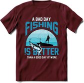 A Bad Day Fishing - Vissen T-Shirt | Blauw | Grappig Verjaardag Vis Hobby Cadeau Shirt | Dames - Heren - Unisex | Tshirt Hengelsport Kleding Kado - Burgundy - XXL