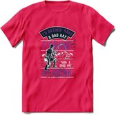 A bad Day Fishing - Vissen T-Shirt | Paars | Grappig Verjaardag Vis Hobby Cadeau Shirt | Dames - Heren - Unisex | Tshirt Hengelsport Kleding Kado - Roze - XL