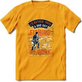 A bad Day Fishing - Vissen T-Shirt | Oranje | Grappig Verjaardag Vis Hobby Cadeau Shirt | Dames - Heren - Unisex | Tshirt Hengelsport Kleding Kado - Geel - XXL