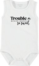 Baby Rompertje met tekst 'Trouble never looked so sweet' | mouwloos l | wit zwart | maat 50/56 | cadeau | Kraamcadeau | Kraamkado