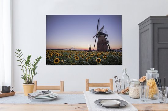Tableau sur toile Vieux moulin à vent se dresse dans un champ avec des tournesols - 120x80 cm - Décoration murale