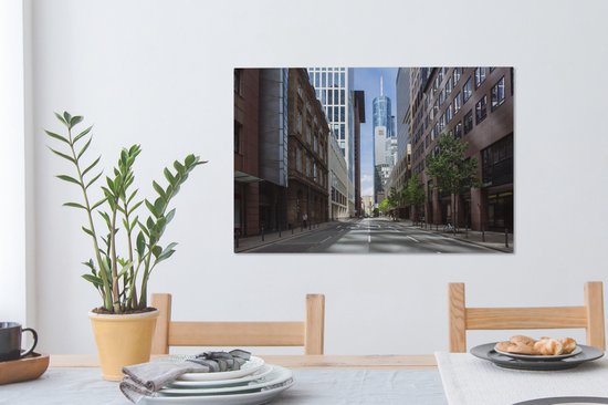 Tableau sur toile Rue vide à Francfort - 60x40 cm - Décoration murale