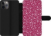 Bookcase Geschikt voor iPhone 11 Pro Max telefoonhoesje - Stippen - Rood - Wit - Met vakjes - Wallet case met magneetsluiting