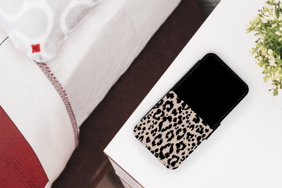 Étui pour téléphone iPhone 7 Bookcase - Imprimé panthère - Animaux - Zwart - Avec poches - Étui portefeuille avec fermeture magnétique