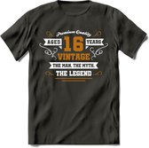 16 Jaar Legend T-Shirt | Goud - Wit | Grappig Verjaardag en Feest Cadeau Shirt | Dames - Heren - Unisex | Tshirt Kleding Kado | - Donker Grijs - S