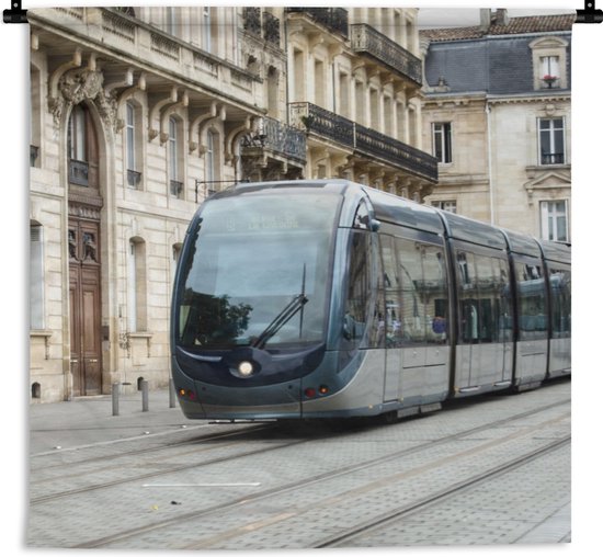 Wandkleed - Wanddoek - Een moderne tram gaat door het centrum van Bordeaux - 60x60 cm - Wandtapijt