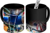 Magische Mok - Foto op Warmte Mokken - Koffiemok - Een kleurrijk spitfire vliegtuig - Magic Mok - Beker - 350 ML - Theemok
