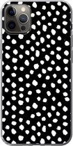 Geschikt voor iPhone 12 Pro Max hoesje - Stippen - Zwart - Wit - Siliconen Telefoonhoesje