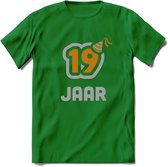 19 Jaar Feest T-Shirt | Goud - Zilver | Grappig Verjaardag Cadeau Shirt | Dames - Heren - Unisex | Tshirt Kleding Kado | - Donker Groen - M