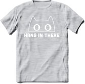 Hang In There - Katten T-Shirt Kleding Cadeau | Dames - Heren - Unisex | Kat / Dieren shirt | Grappig Verjaardag kado | Tshirt Met Print | - Licht Grijs - Gemaleerd - M