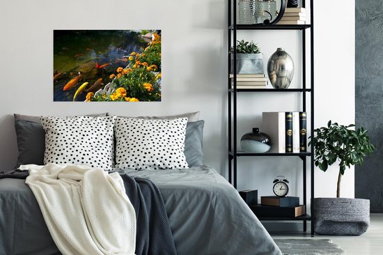 Poster Carpe Koi dans un étang avec des fleurs 90x60 cm - Tirage photo sur Poster (décoration murale salon / chambre) / Poster Animaux sauvages