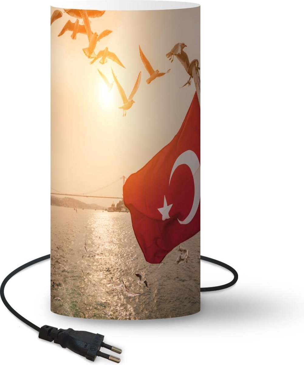 Lamp - Nachtlampje - Tafellamp slaapkamer - Een Turkse vlag op een schip - 33 cm hoog - Ø15.9 cm - Inclusief LED lamp