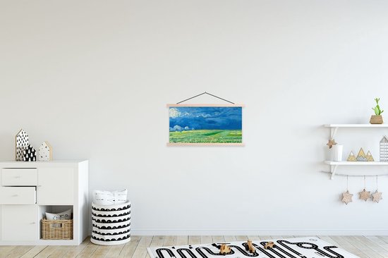 Posterhanger incl. Poster 60x30 cm - Schoolplaat - Korenveld onder onweerslucht - Vincent van Gogh - Textielposter - Blanke latten