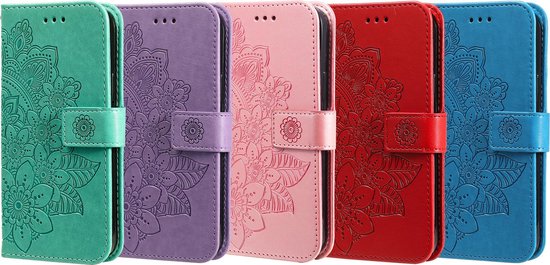 Vijf telefoonhoesjes in groen, paars, roze, rood en blauw, met bloemenreliëf.